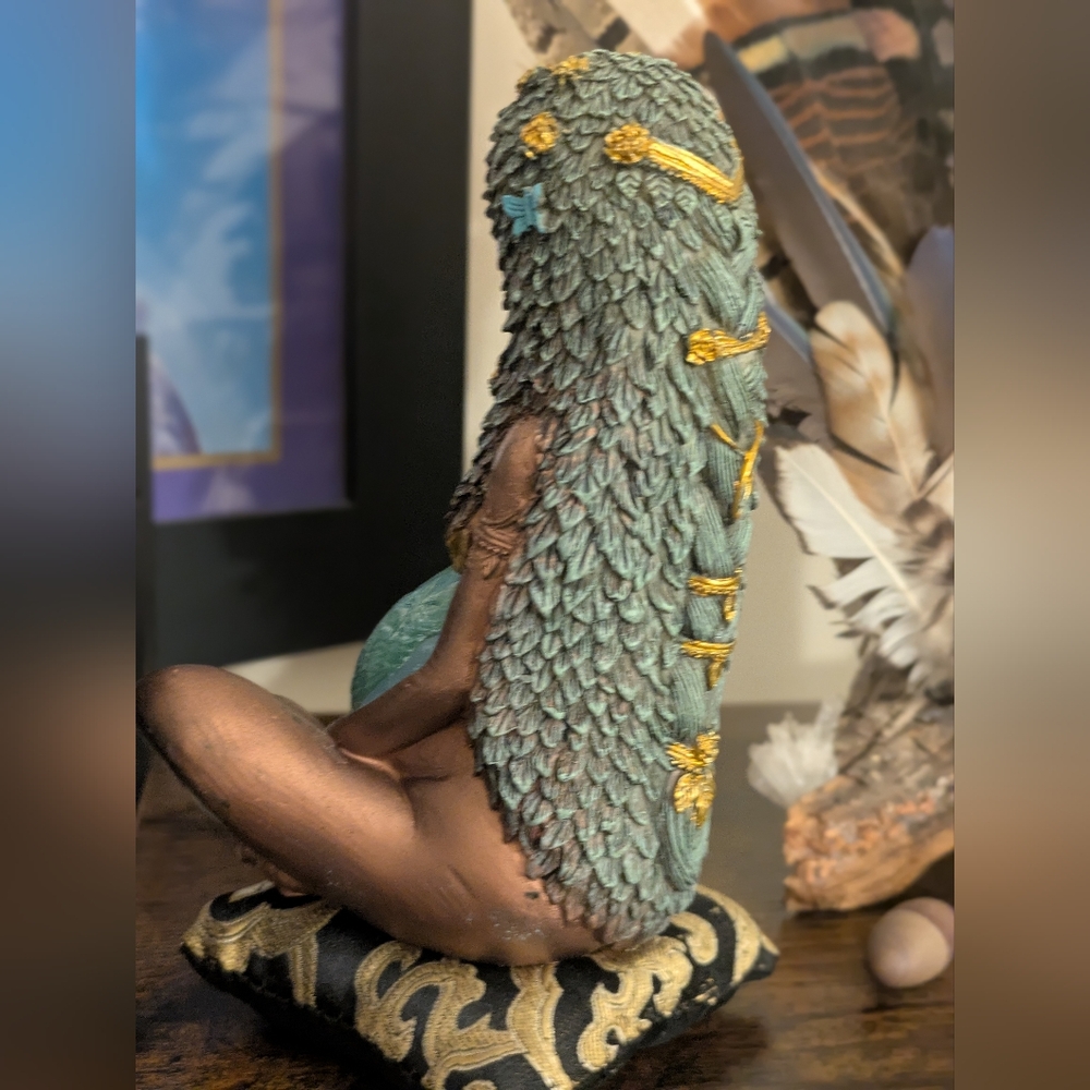 Gaia Fertility Statue - Picture 4 of 9
